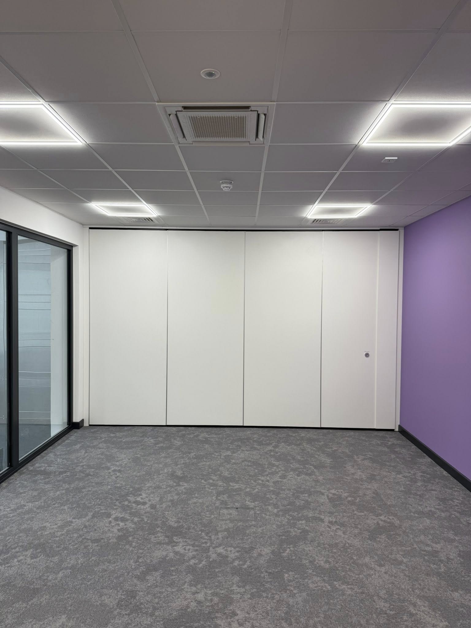 Acoustic movable walls installed in Southern London meeting room