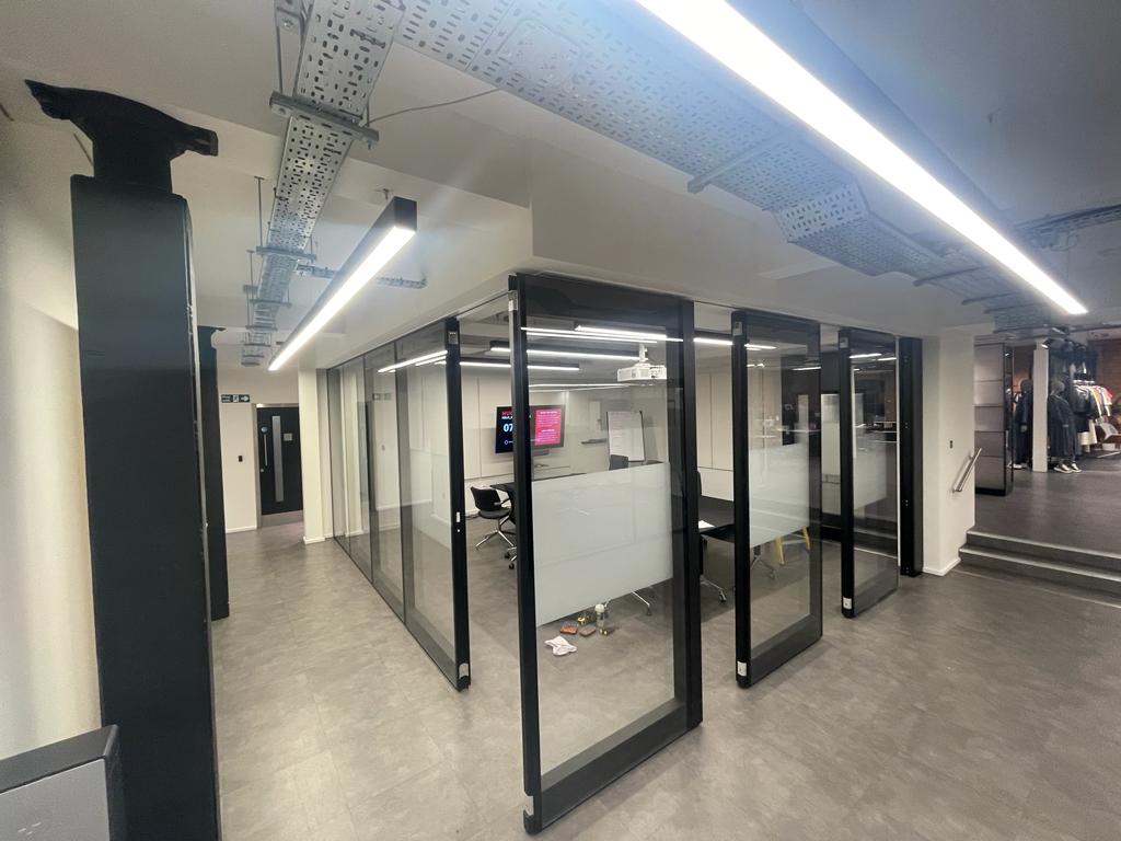 Office movable wall system installed in Southern London