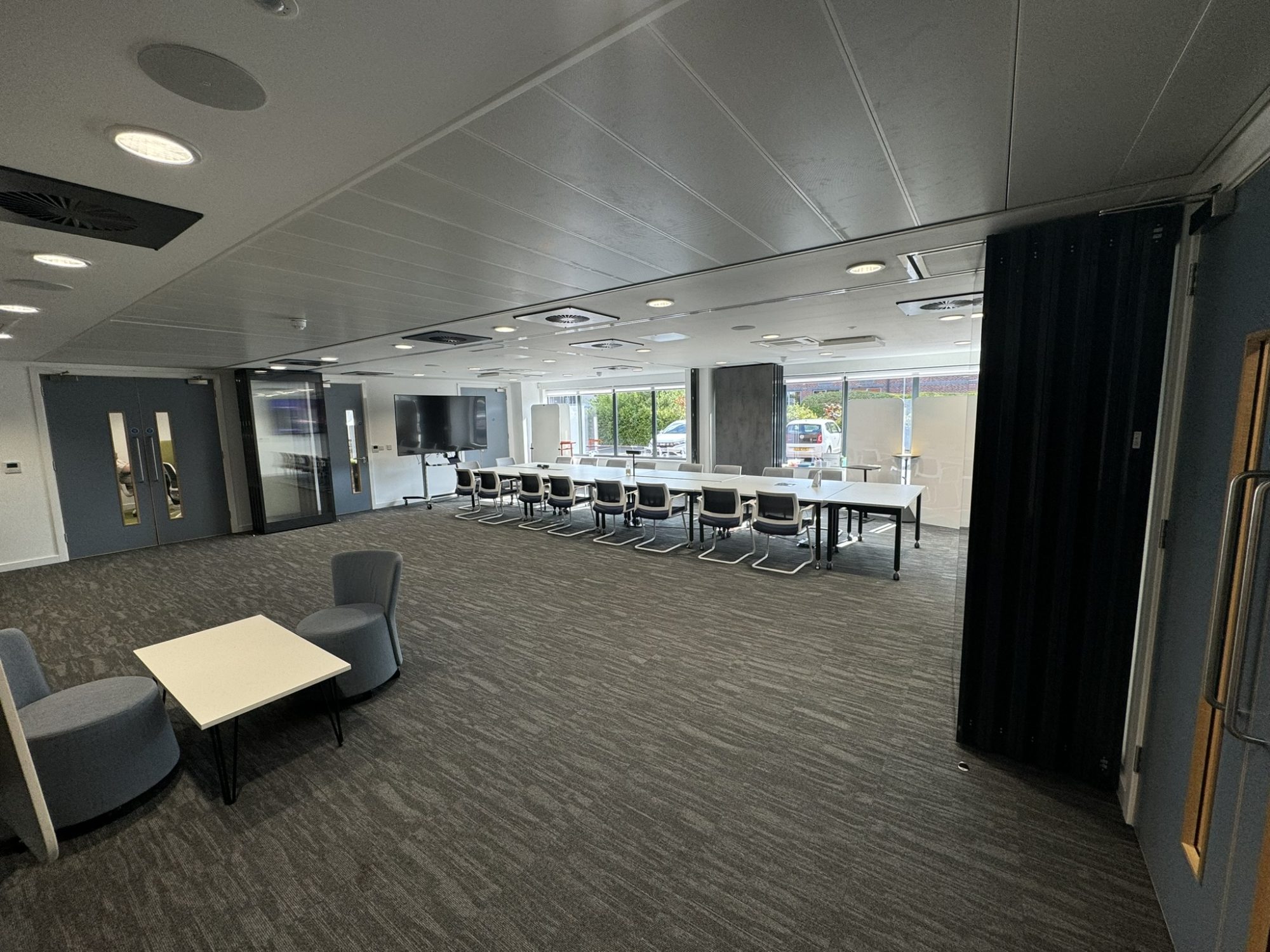Movable acoustic wall system fitted in Central London